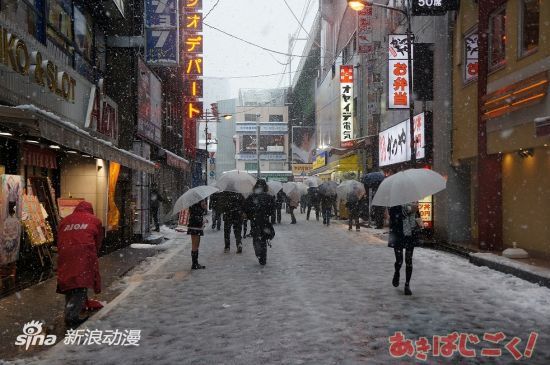 日本关东遭遇大雪天 圣地秋叶原变成大雪原