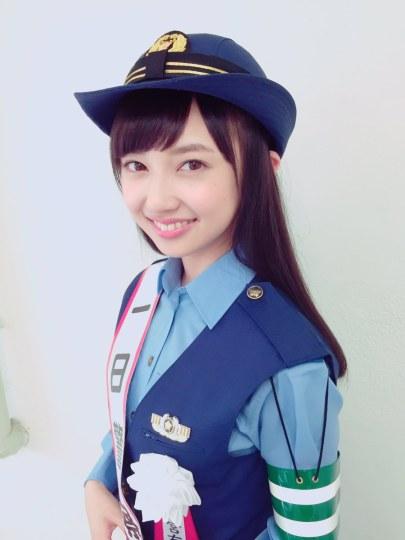 警棒已蓄势待发！LLSS声优小宫有纱穿警服太美引关注