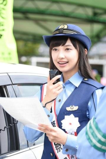 警棒已蓄势待发！LLSS声优小宫有纱穿警服太美引关注