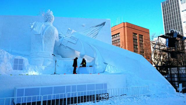 日本札幌冰雪节《FF7》《LLSS》等大量动漫雪雕引人注目